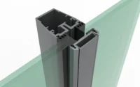 Designgeprägte Glaslagerung ohne optisch störende Glasklemmhalter